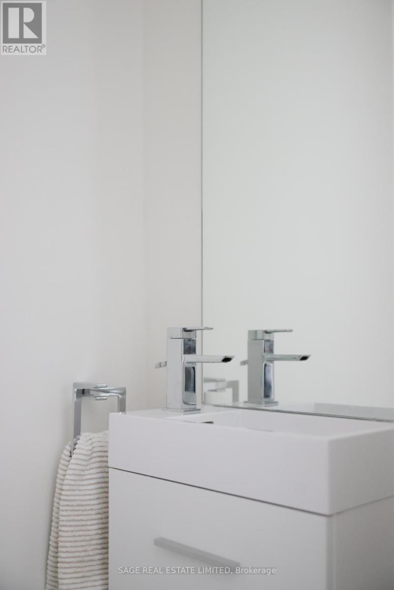 99a Memorial Park Avenue, Toronto, Ontario  M4J 2K1 - Photo 37 - E13024606