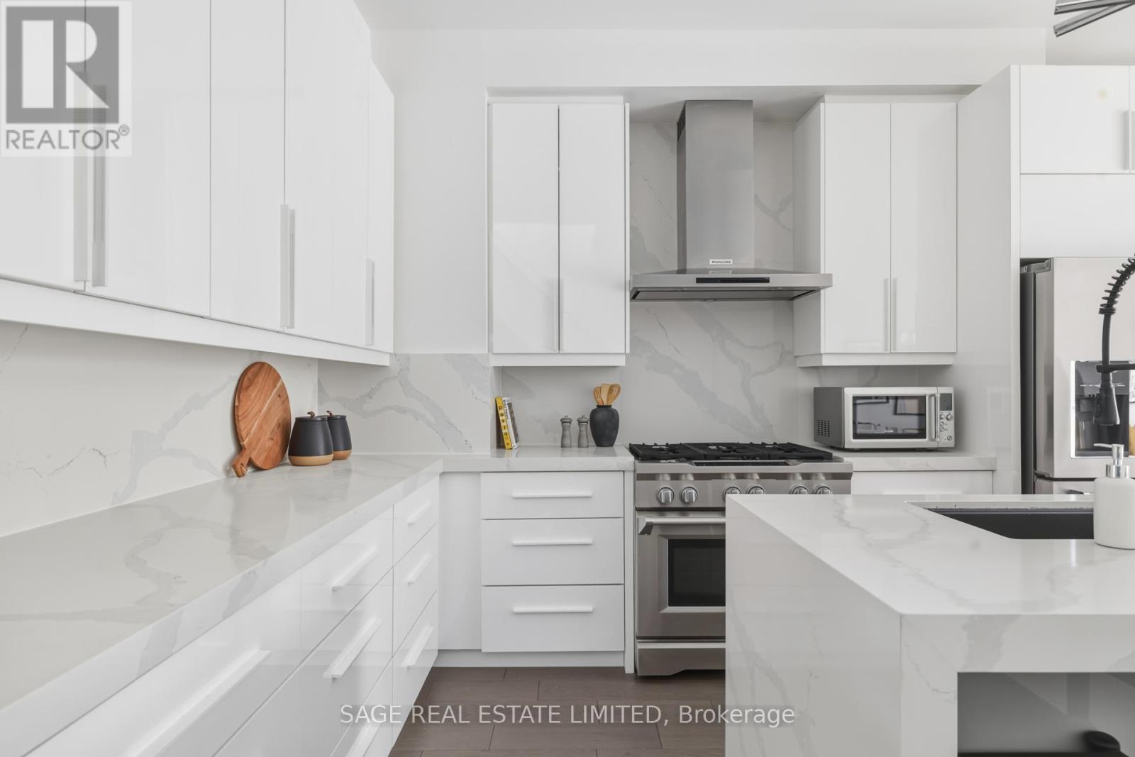 99a Memorial Park Avenue, Toronto, Ontario  M4J 2K1 - Photo 4 - E13024606