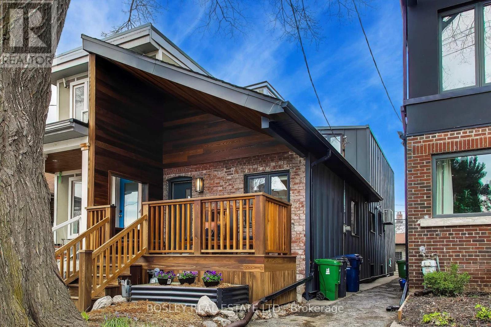 45 Berkshire Avenue, Toronto, Ontario  M4M 2Z6 - Photo 3 - E13024730