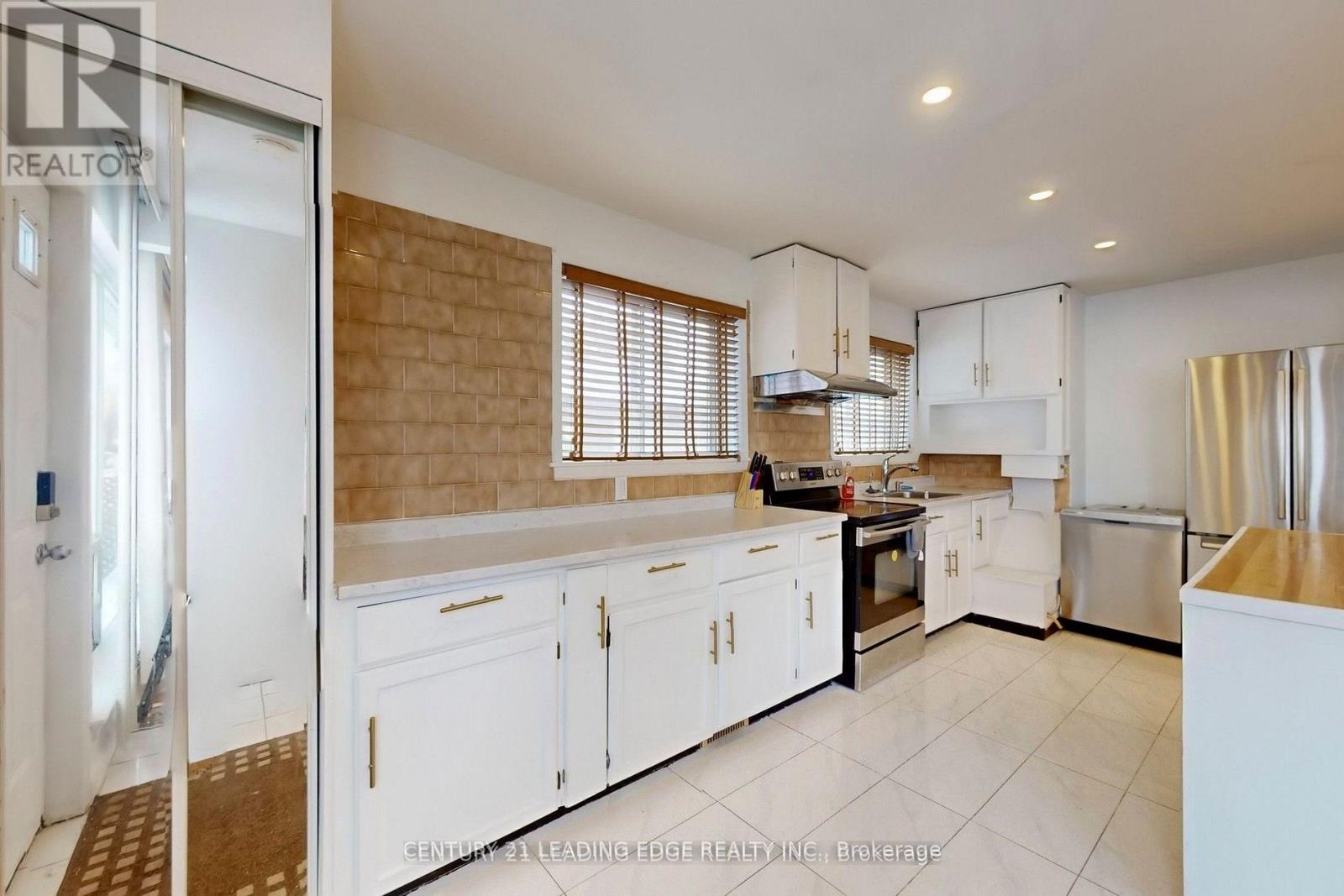 210 Linden Avenue, Toronto, Ontario  M1K 3H8 - Photo 12 - E13024744