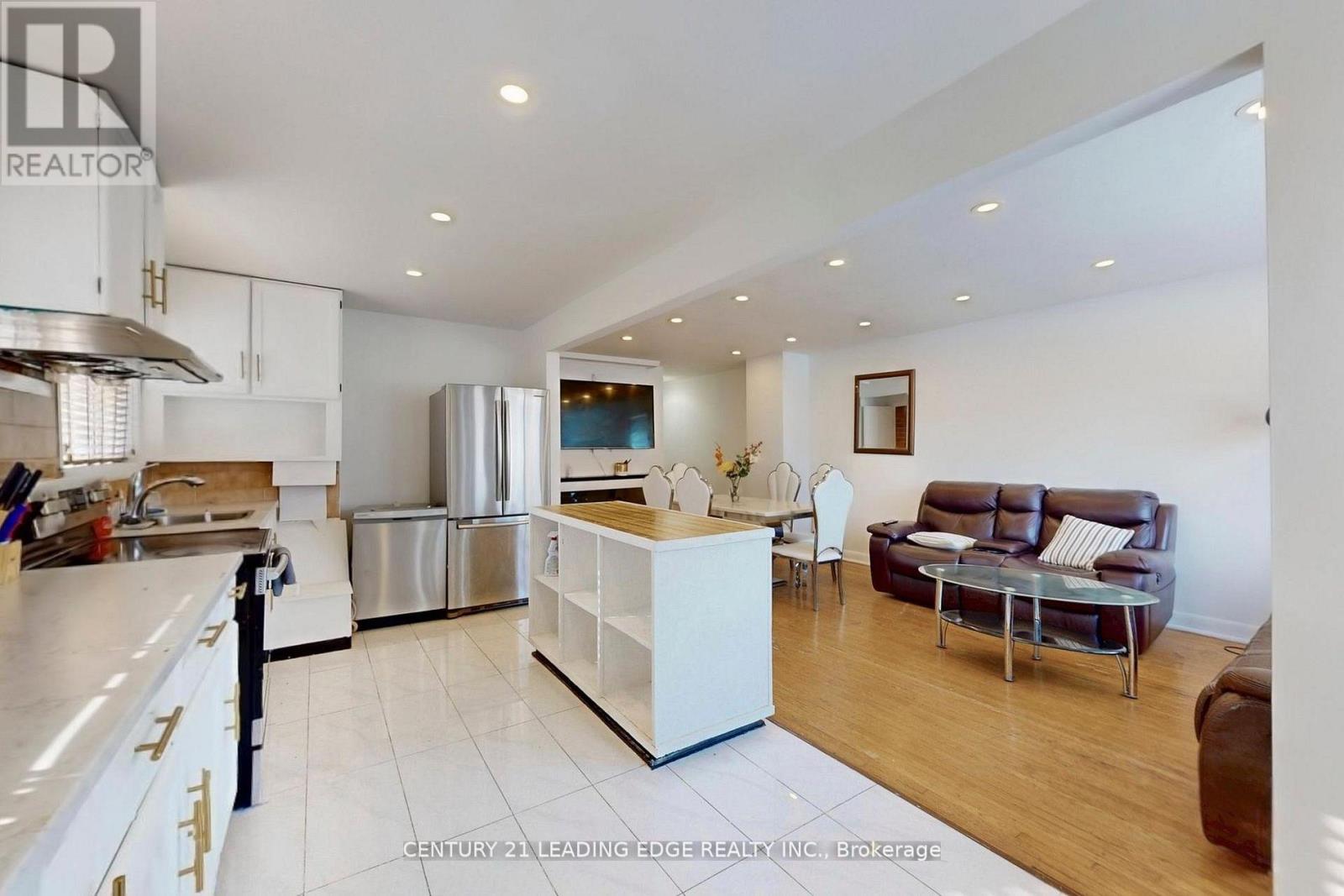 210 Linden Avenue, Toronto, Ontario  M1K 3H8 - Photo 13 - E13024744