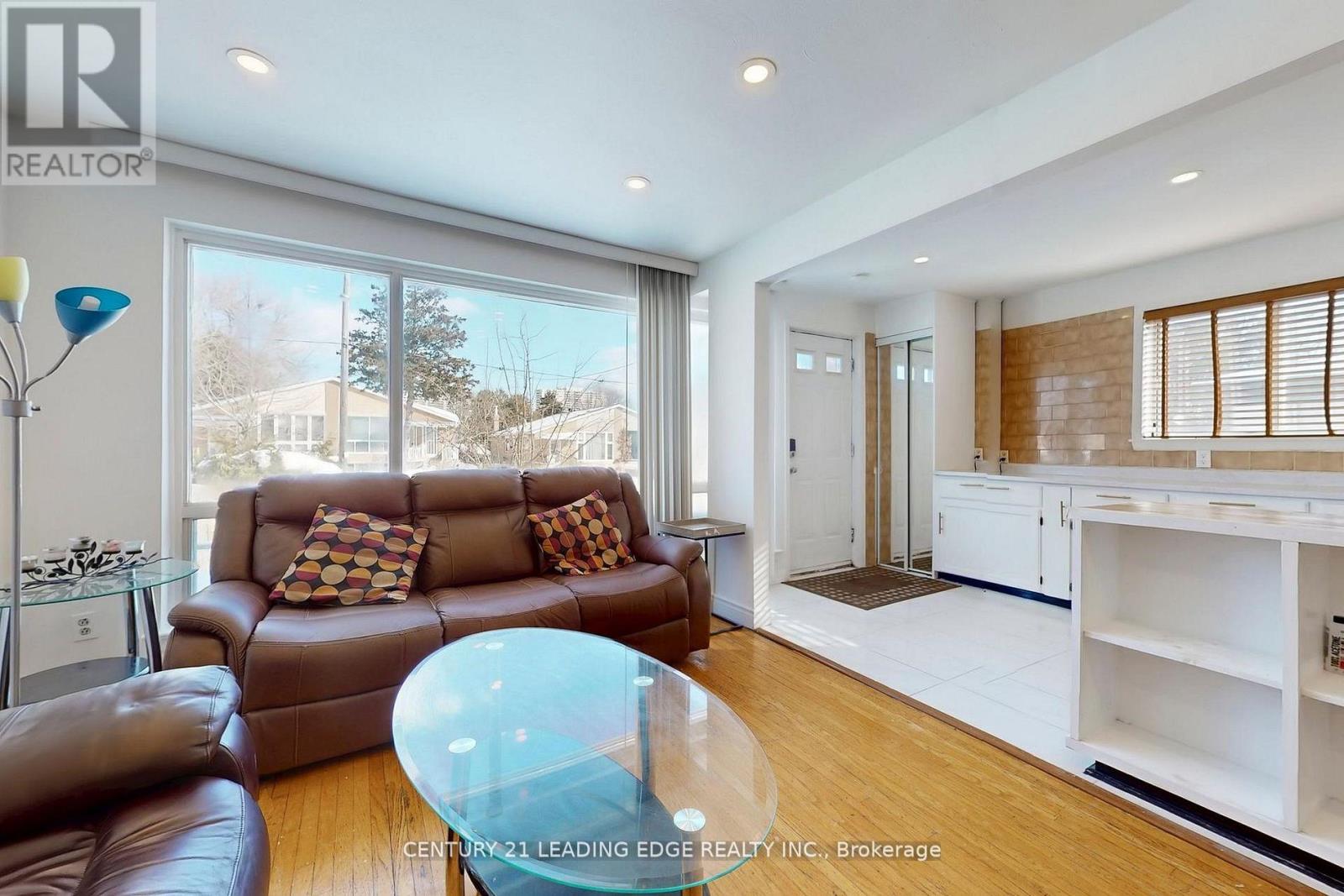 210 Linden Avenue, Toronto, Ontario  M1K 3H8 - Photo 5 - E13024744