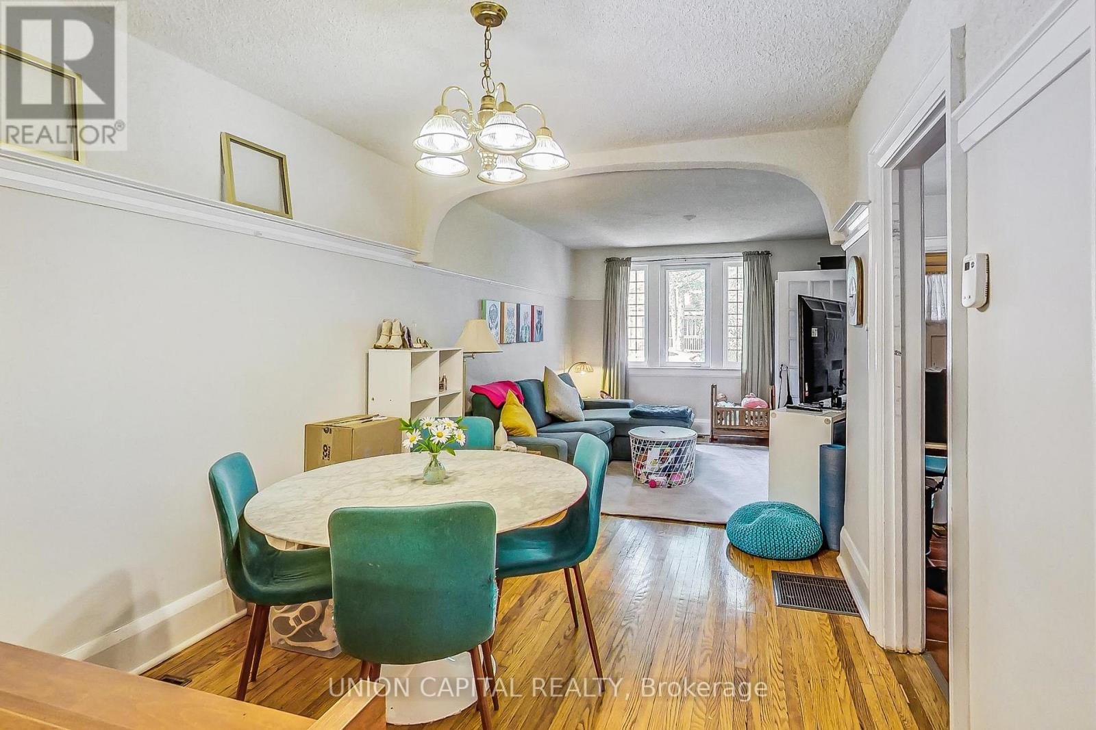 Upper - 317 Victoria Park Avenue, Toronto, Ontario  M4E 3S7 - Photo 14 - E13024748