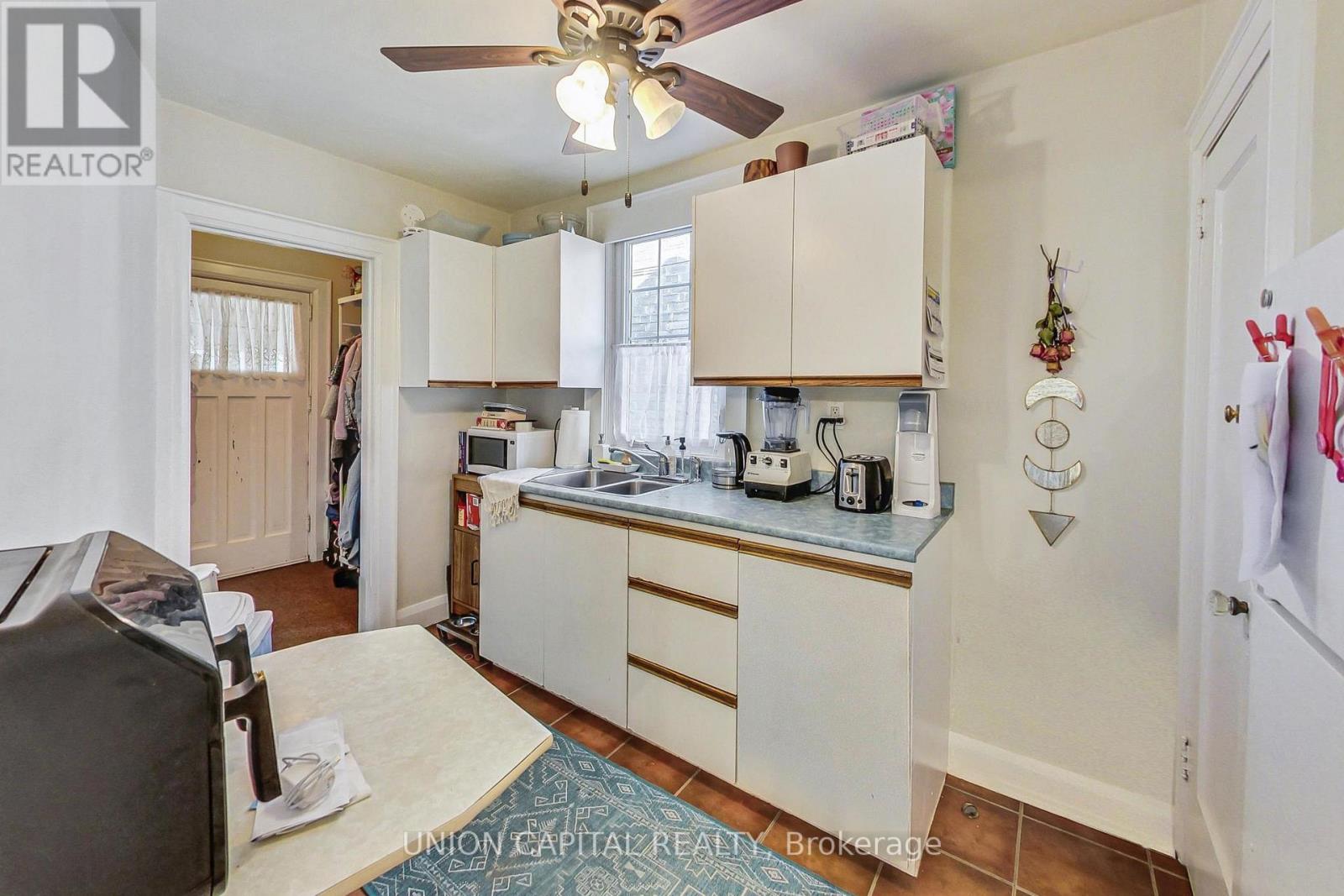 Upper - 317 Victoria Park Avenue, Toronto, Ontario  M4E 3S7 - Photo 16 - E13024748