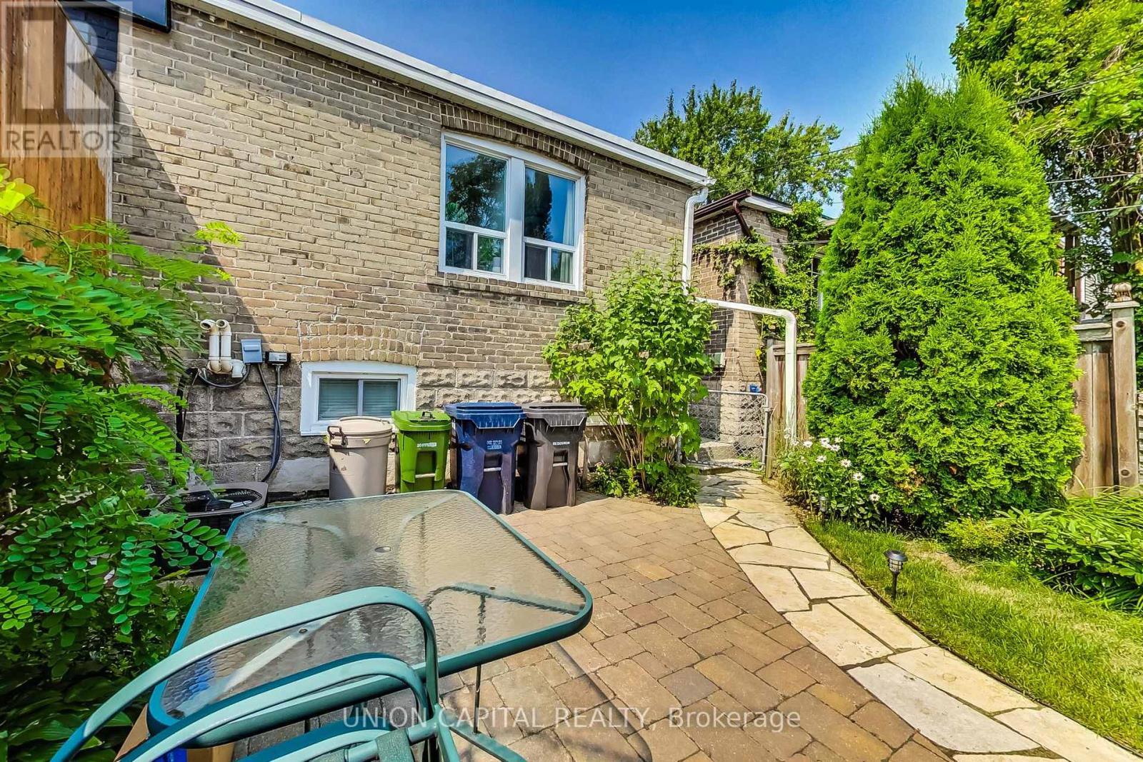 Upper - 317 Victoria Park Avenue, Toronto, Ontario  M4E 3S7 - Photo 28 - E13024748