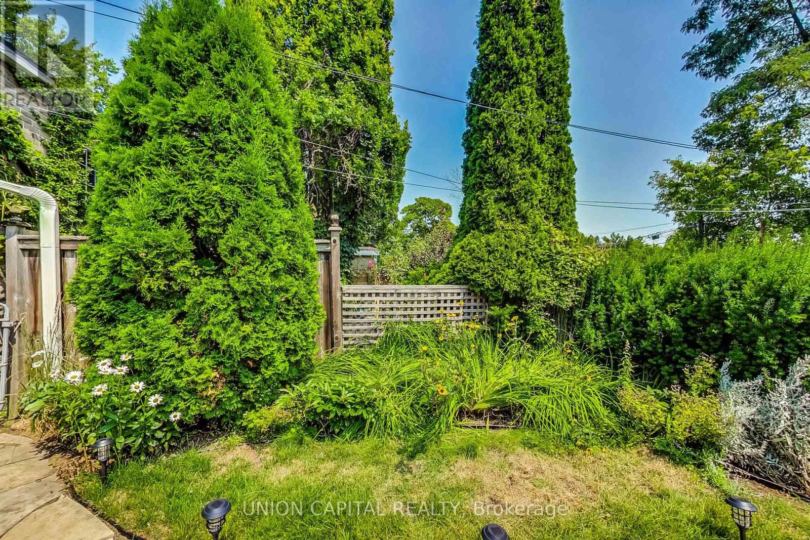 Upper - 317 Victoria Park Avenue, Toronto, Ontario  M4E 3S7 - Photo 29 - E13024748