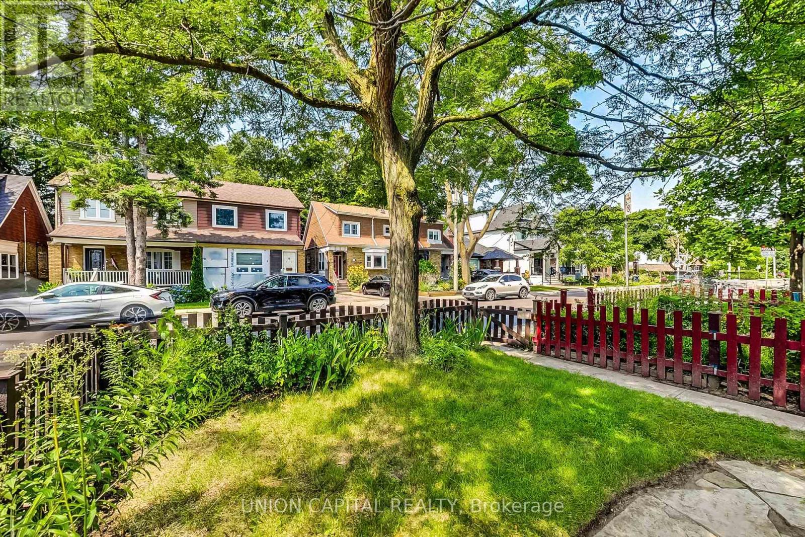 Upper - 317 Victoria Park Avenue, Toronto, Ontario  M4E 3S7 - Photo 5 - E13024748