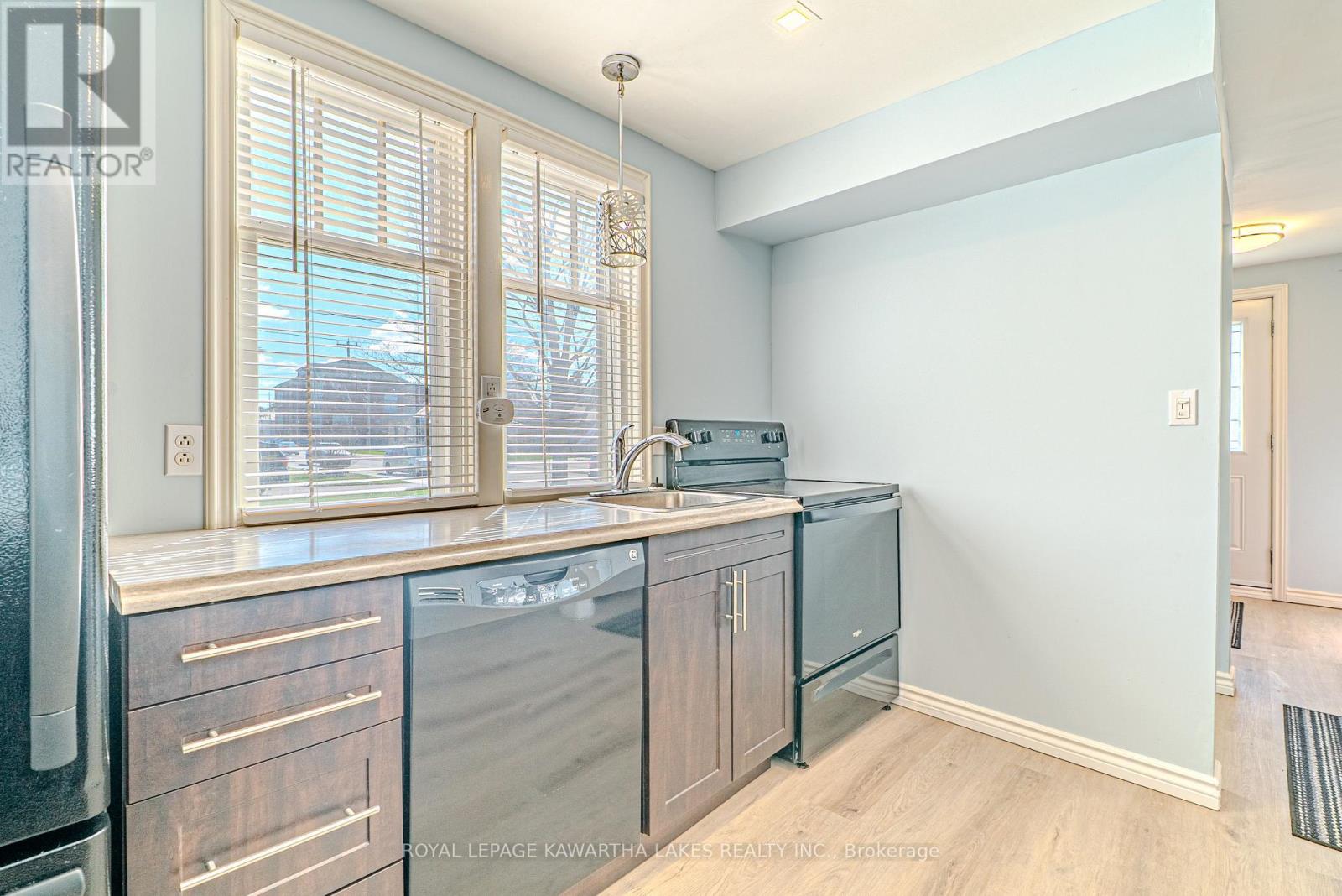 54 Glenelg Street W, Kawartha Lakes, Ontario  K9V 2V2 - Photo 18 - X12691070