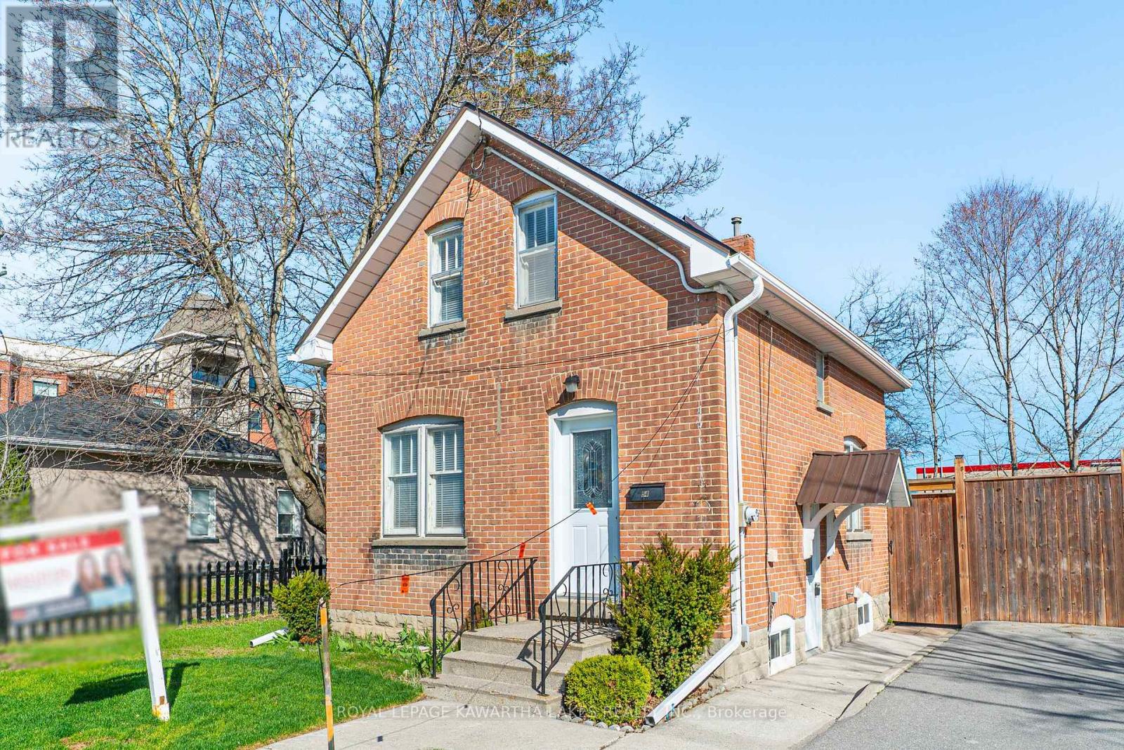 54 Glenelg Street W, Kawartha Lakes, Ontario  K9V 2V2 - Photo 2 - X12691070