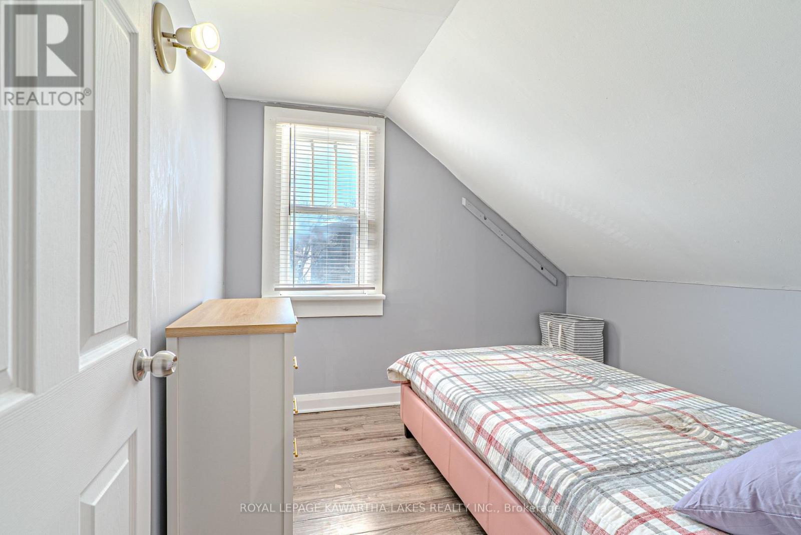 54 Glenelg Street W, Kawartha Lakes, Ontario  K9V 2V2 - Photo 26 - X12691070