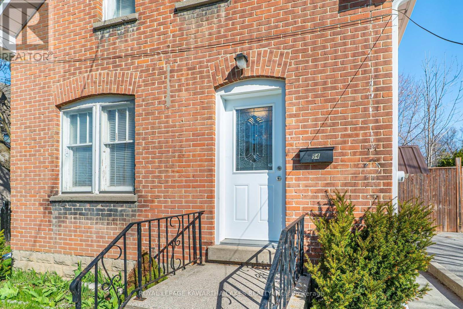 54 Glenelg Street W, Kawartha Lakes, Ontario  K9V 2V2 - Photo 5 - X12691070