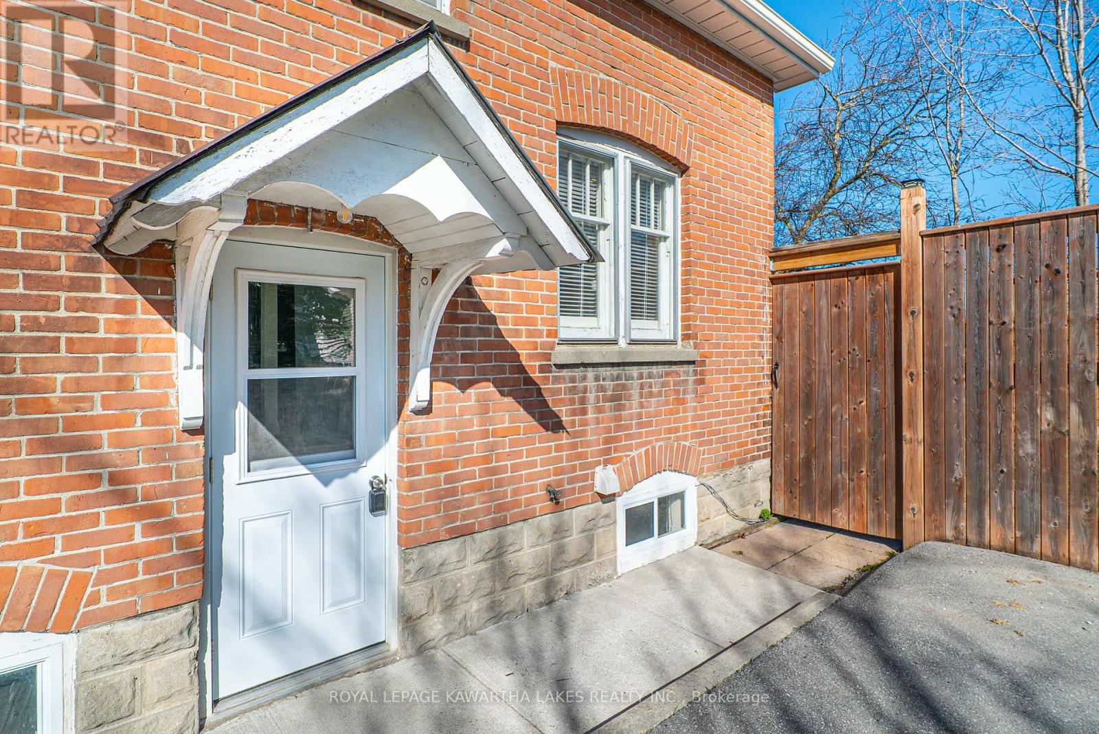 54 Glenelg Street W, Kawartha Lakes, Ontario  K9V 2V2 - Photo 4 - X12691070