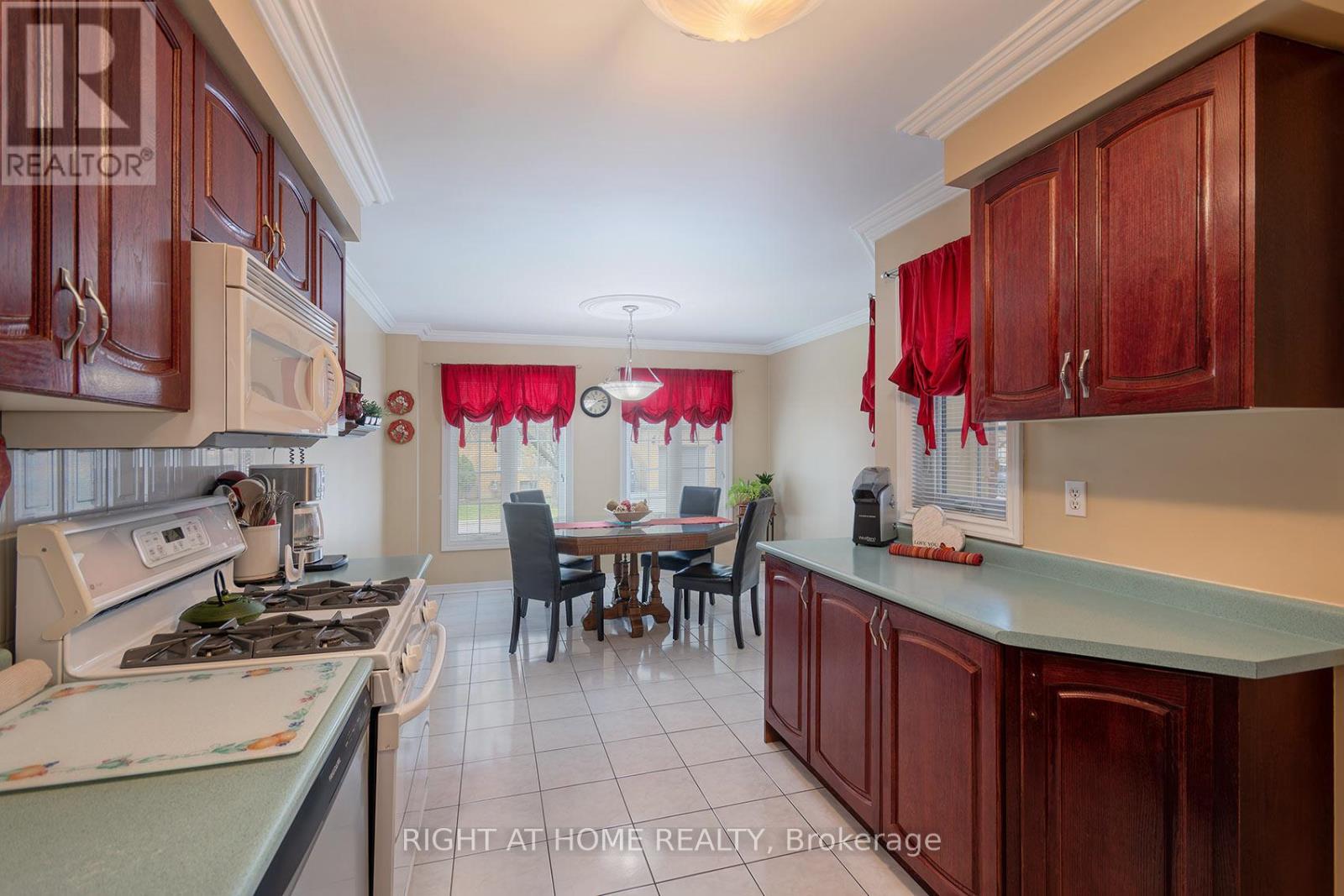 104 Pinedale Gate, Vaughan, Ontario  L4L 8X3 - Photo 16 - N13024564