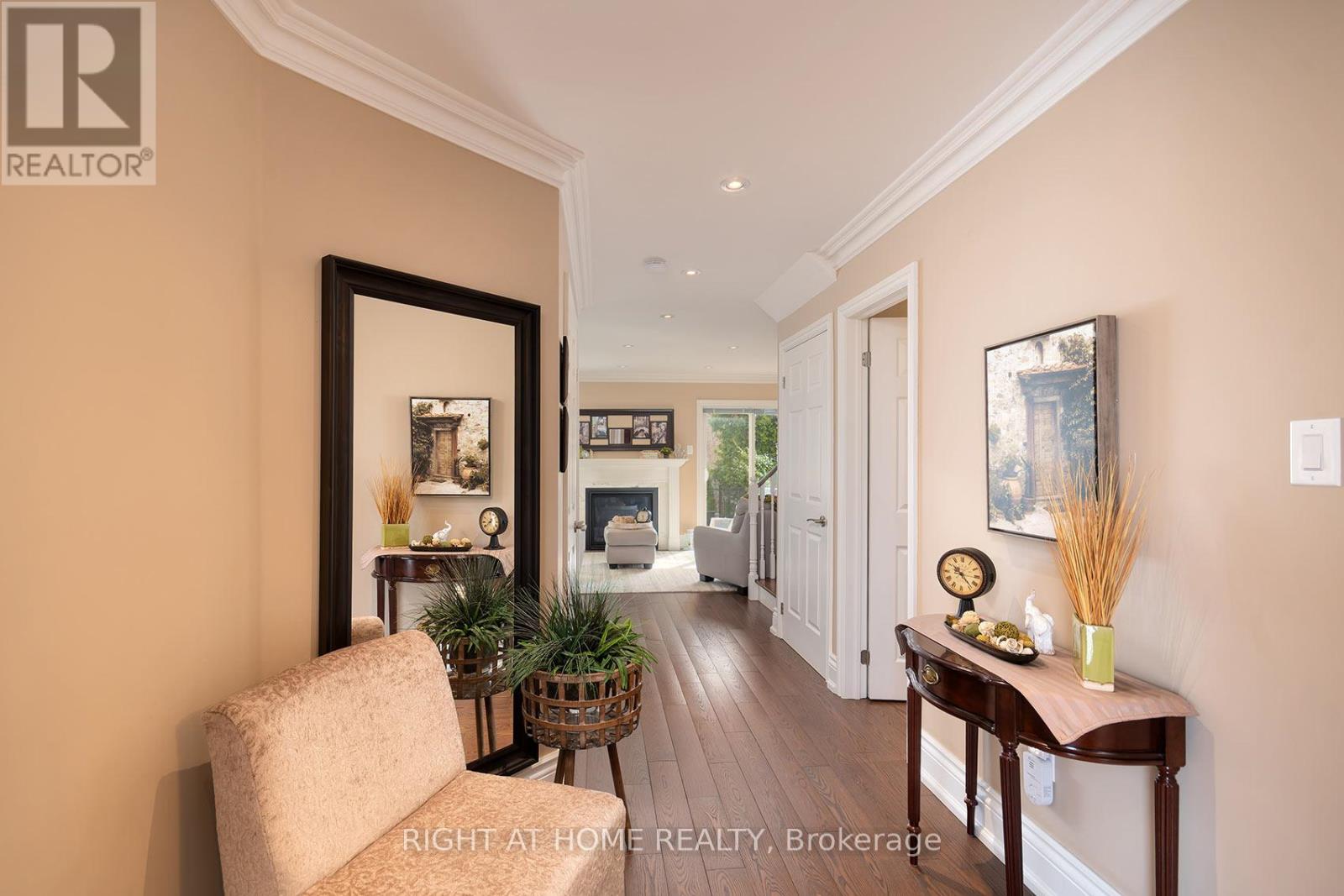 104 Pinedale Gate, Vaughan, Ontario  L4L 8X3 - Photo 5 - N13024564