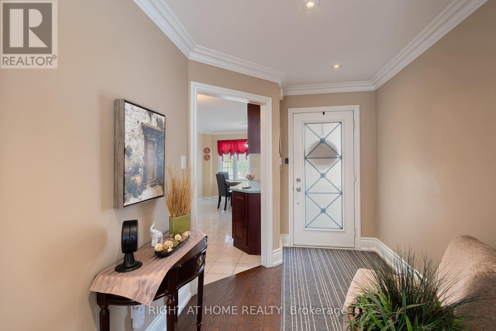 104 Pinedale Gate, Vaughan, Ontario  L4L 8X3 - Photo 6 - N13024564