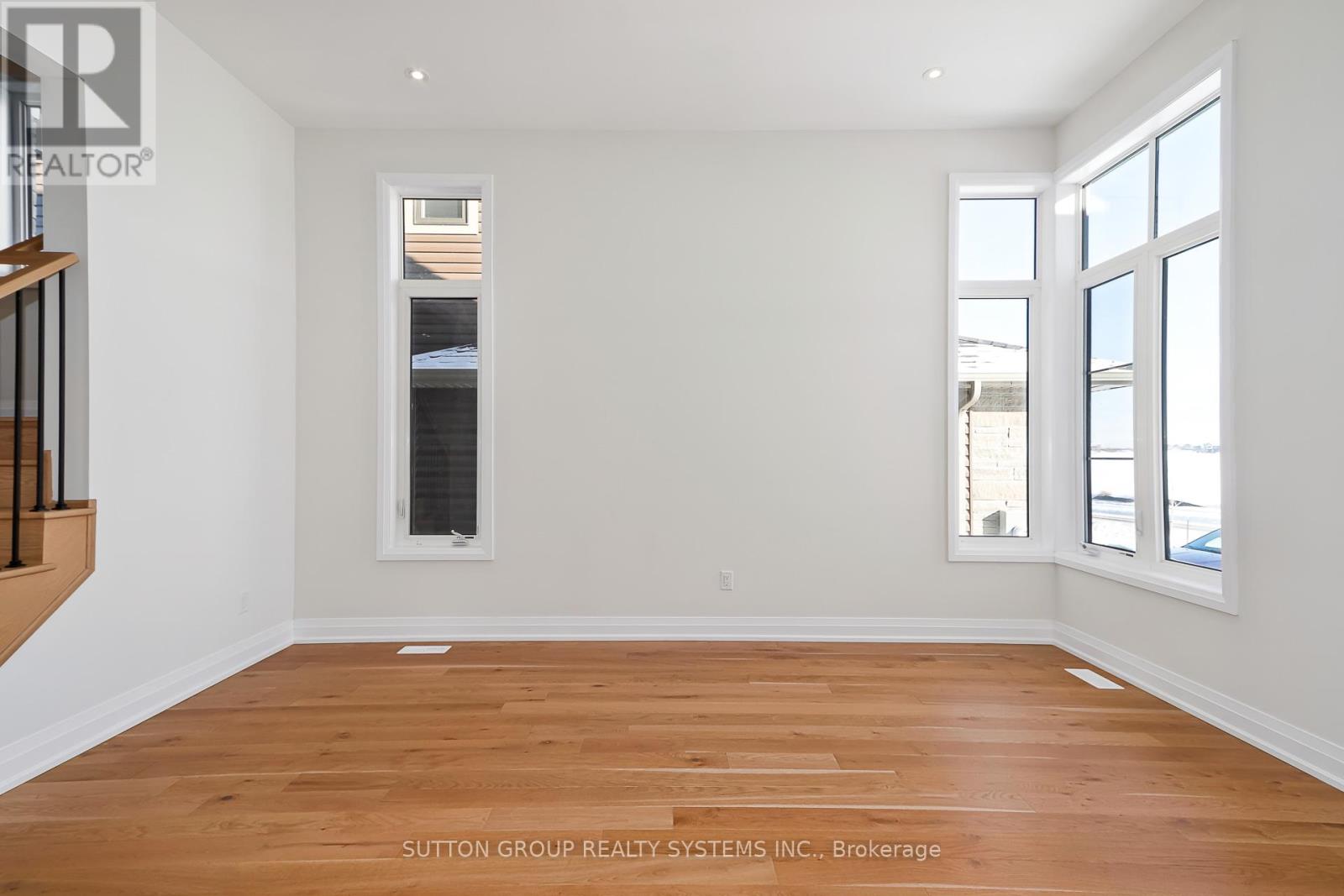 11 Sun Valley Avenue, Wasaga Beach, Ontario  L9Z 0N6 - Photo 2 - S13024718