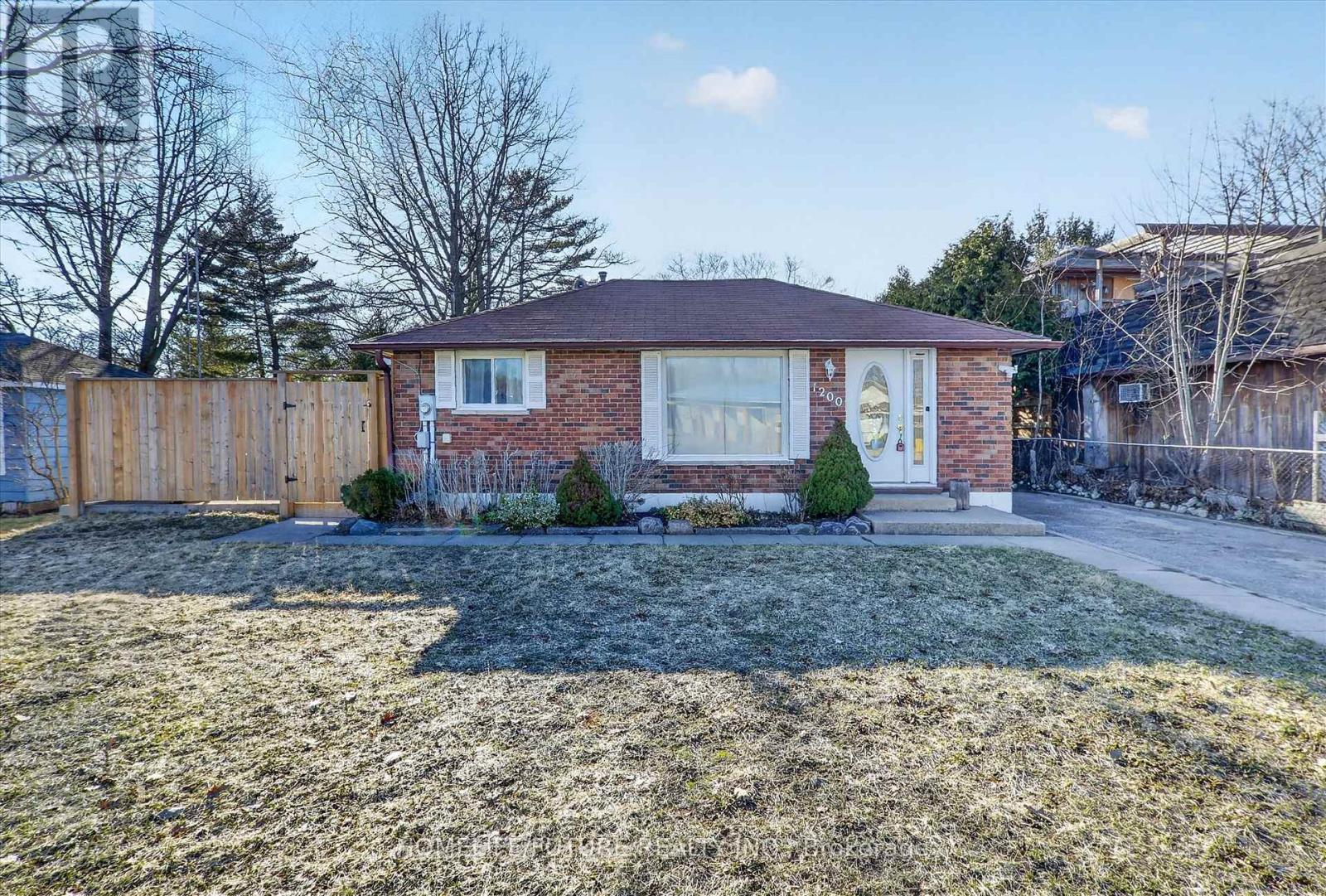 1200 Mosley Street, Wasaga Beach, Ontario  L9Z 2E7 - Photo 2 - S13024742