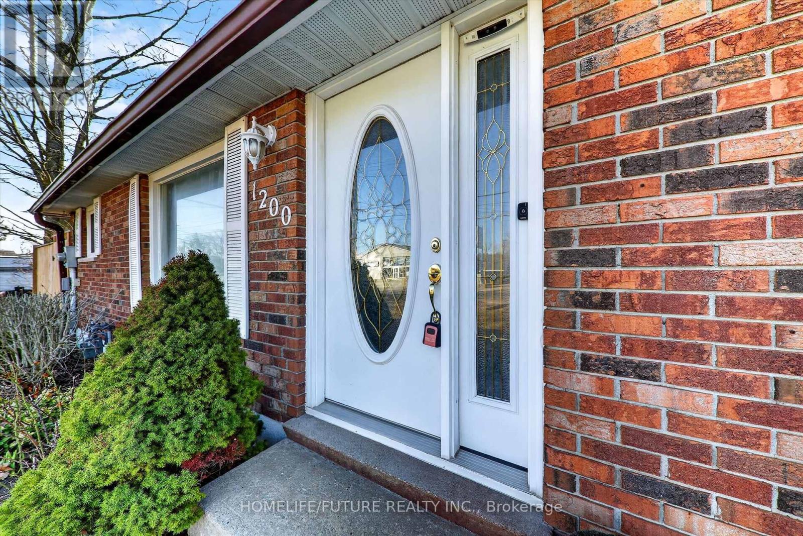 1200 Mosley Street, Wasaga Beach, Ontario  L9Z 2E7 - Photo 5 - S13024742