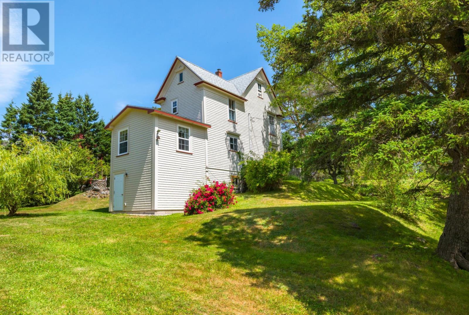 149 Duke Street, Chester, Nova Scotia  B0J 1J0 - Photo 3 - 202601279