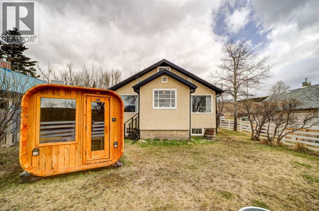 8630 17 Avenue, Coleman, Alberta  T0K 0M0 - Photo 1 - A2300593