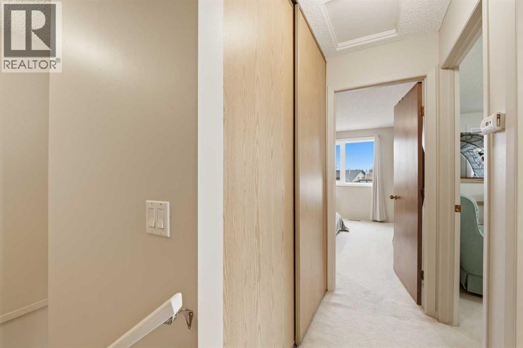 52a Millcrest Green Sw, Calgary, Alberta  T2Y 2K1 - Photo 15 - A2301094