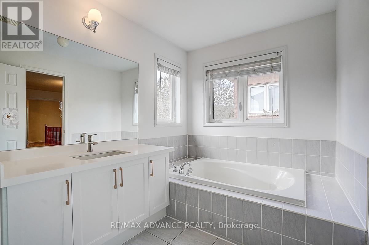 137 Laramie Crescent, Vaughan, Ontario  L6A 0R1 - Photo 19 - N12710262