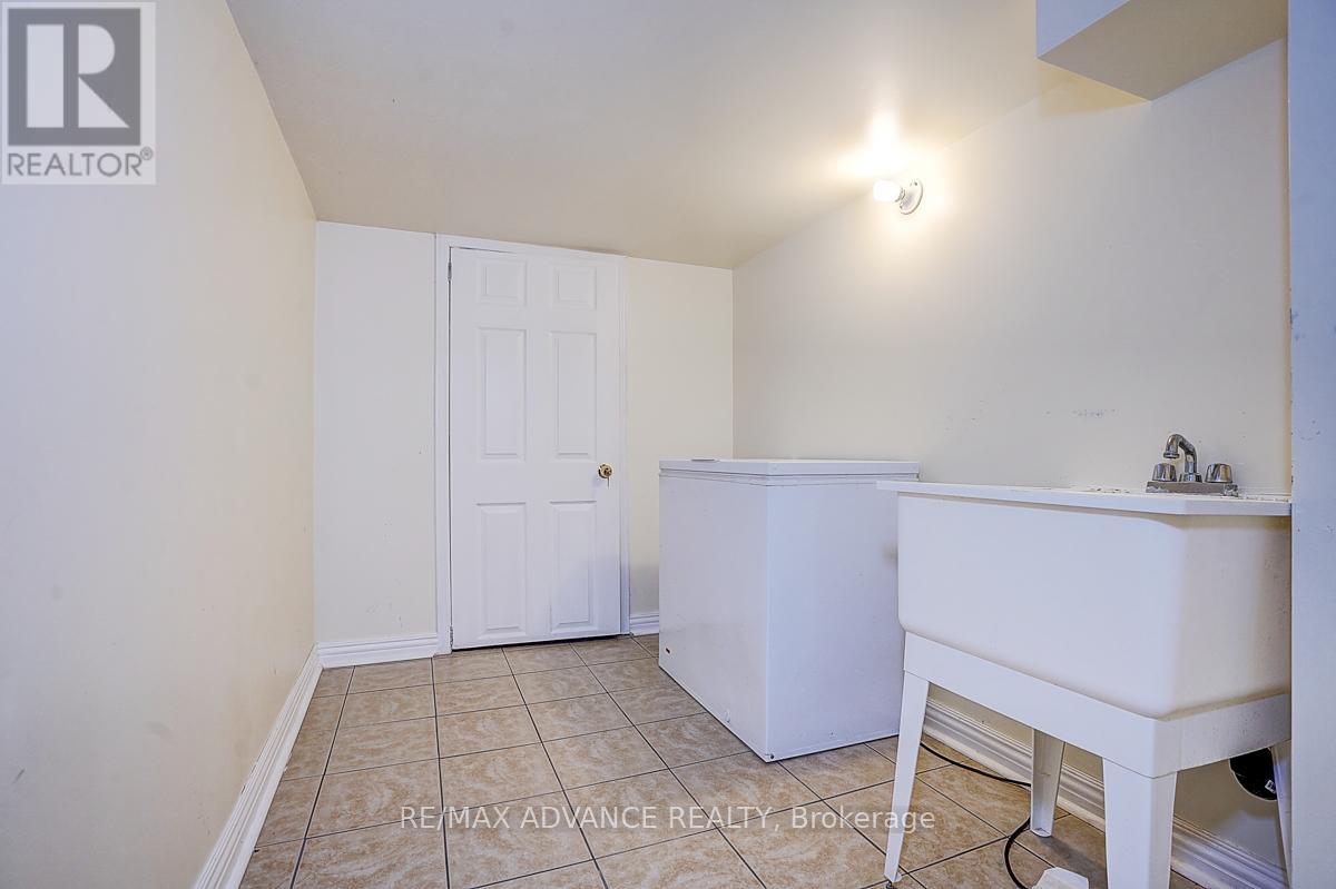 137 Laramie Crescent, Vaughan, Ontario  L6A 0R1 - Photo 34 - N12710262