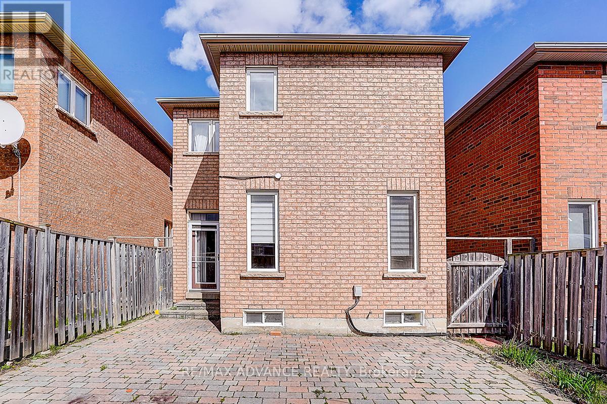 137 Laramie Crescent, Vaughan, Ontario  L6A 0R1 - Photo 35 - N12710262