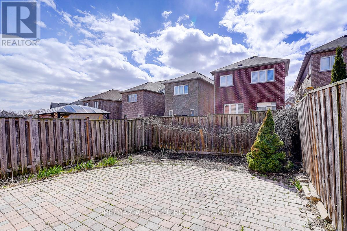 137 Laramie Crescent, Vaughan, Ontario  L6A 0R1 - Photo 36 - N12710262