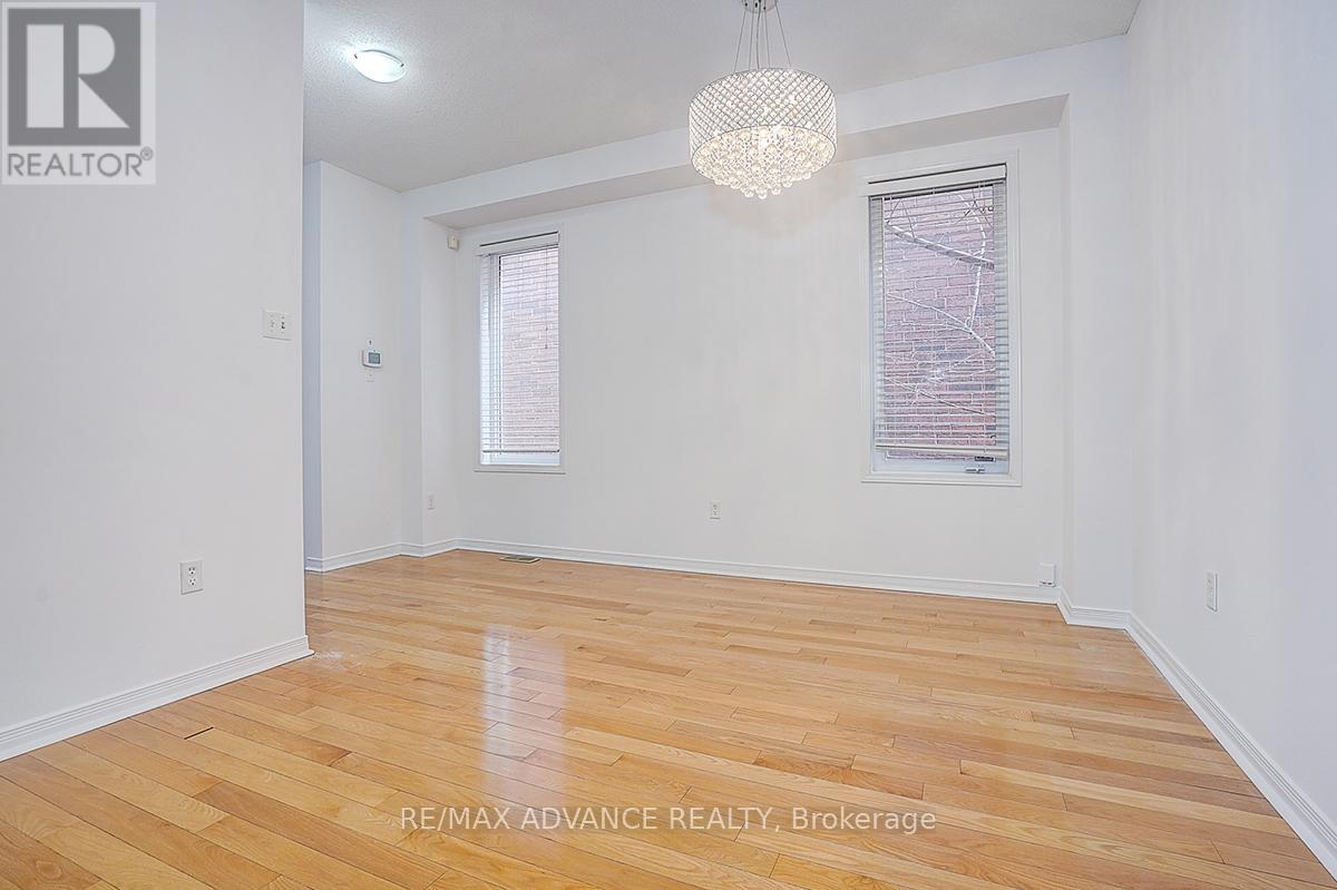 137 Laramie Crescent, Vaughan, Ontario  L6A 0R1 - Photo 7 - N12710262