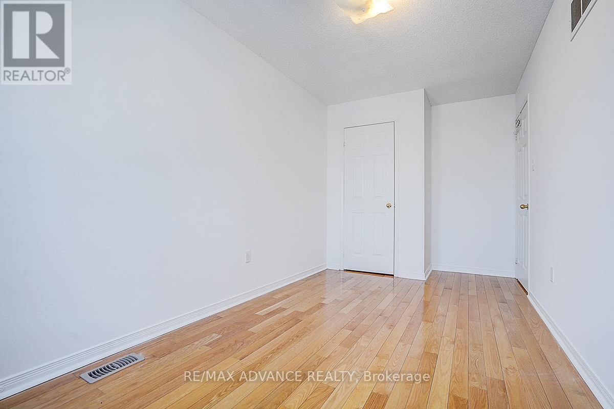 137 Laramie Crescent, Vaughan, Ontario  L6A 0R1 - Photo 25 - N12710262