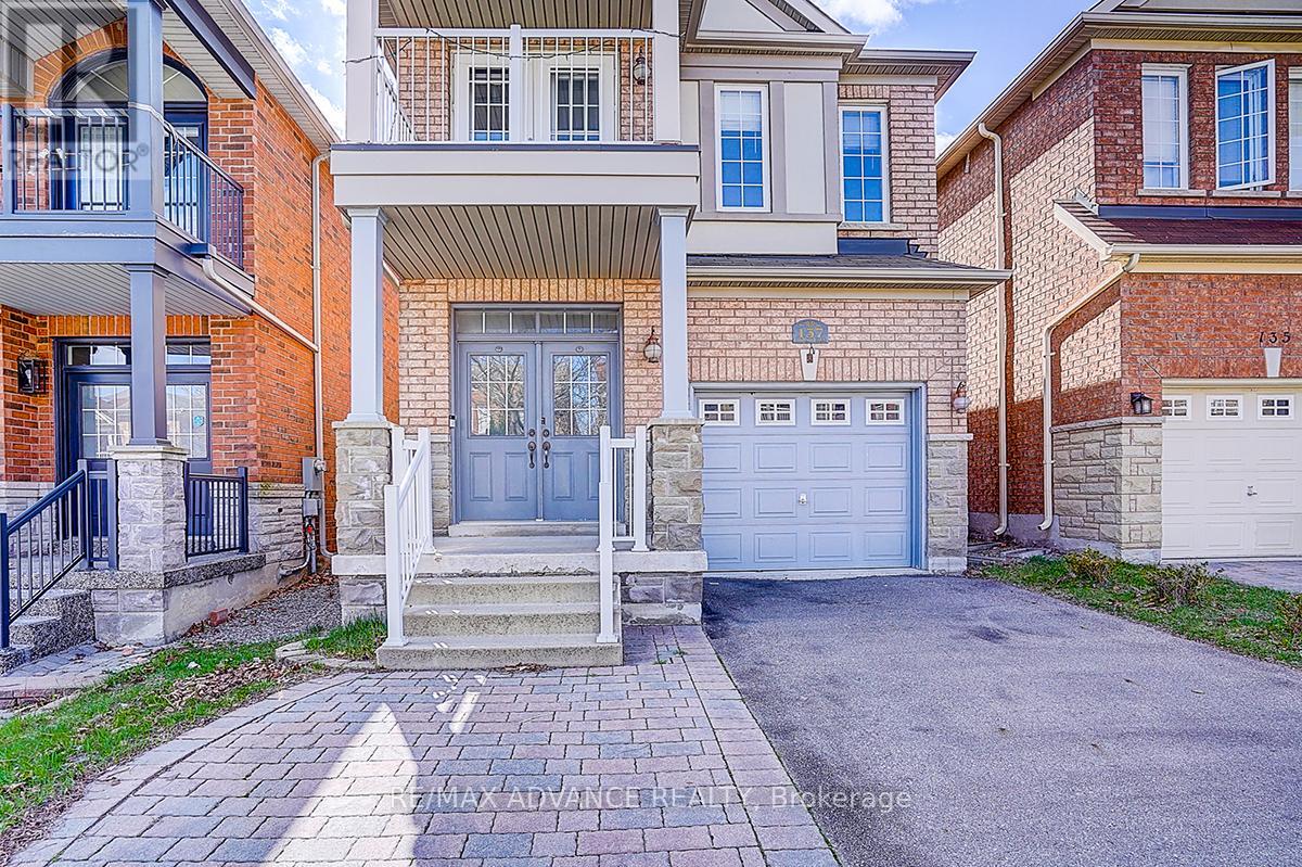 137 Laramie Crescent, Vaughan, Ontario  L6A 0R1 - Photo 3 - N12710262
