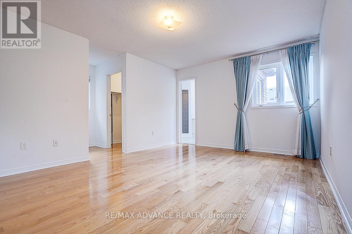 137 Laramie Crescent, Vaughan, Ontario  L6A 0R1 - Photo 17 - N12710262