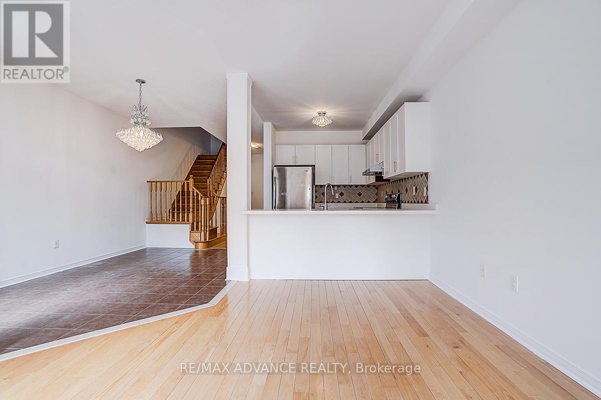 137 Laramie Crescent, Vaughan, Ontario  L6A 0R1 - Photo 9 - N12710262