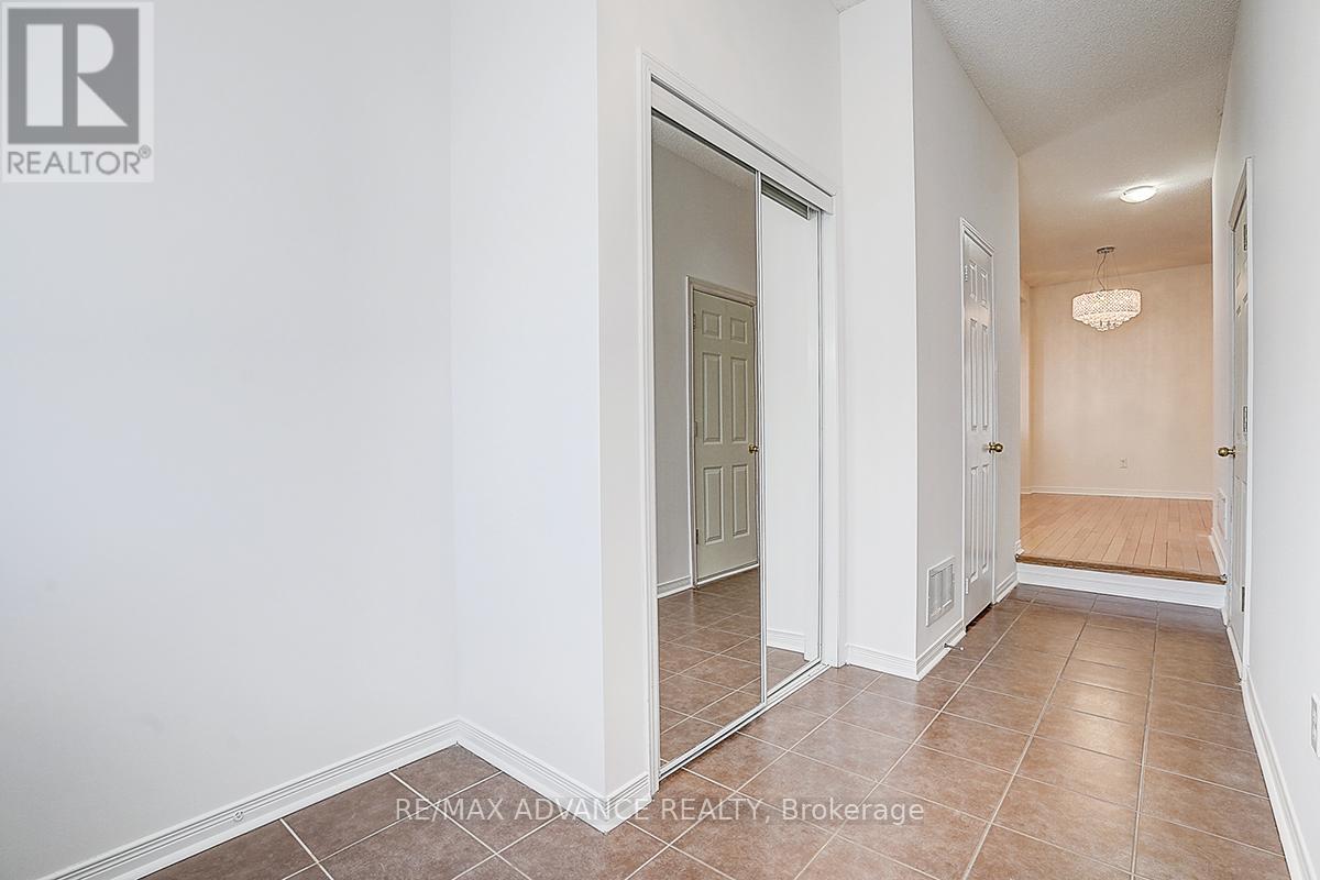 137 Laramie Crescent, Vaughan, Ontario  L6A 0R1 - Photo 4 - N12710262