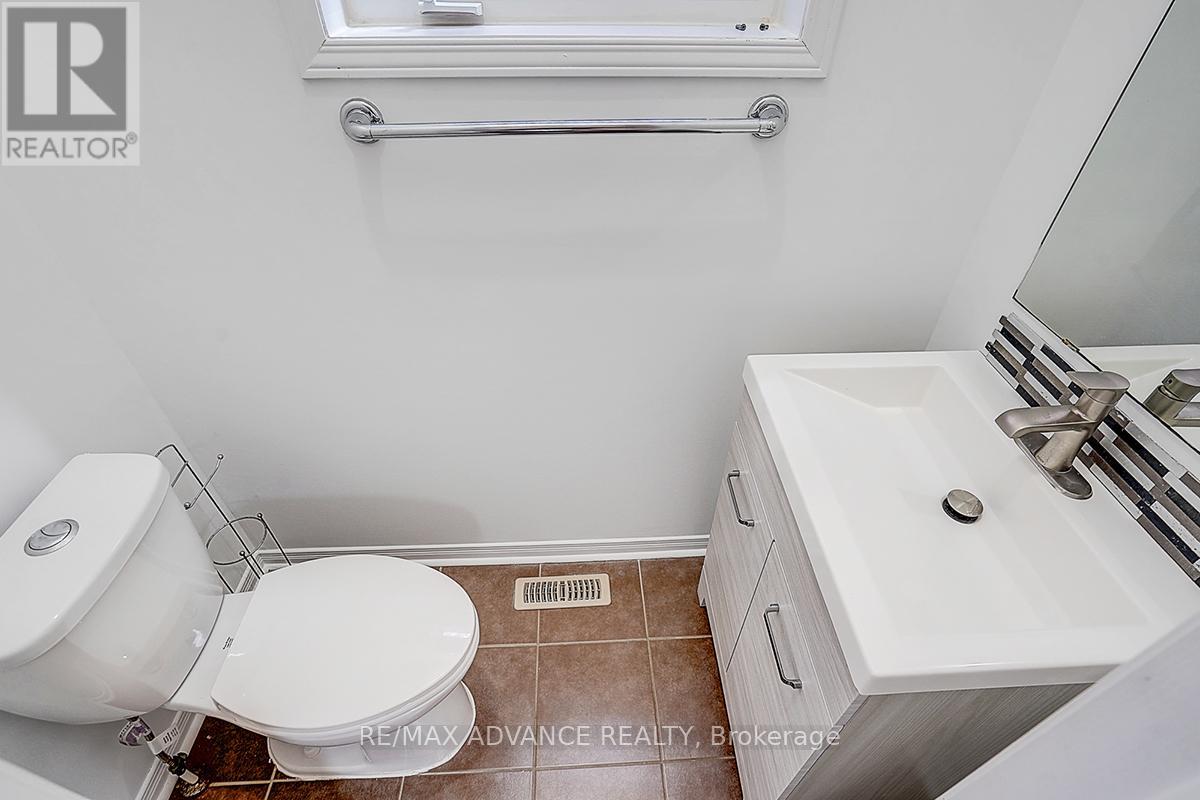 137 Laramie Crescent, Vaughan, Ontario  L6A 0R1 - Photo 5 - N12710262