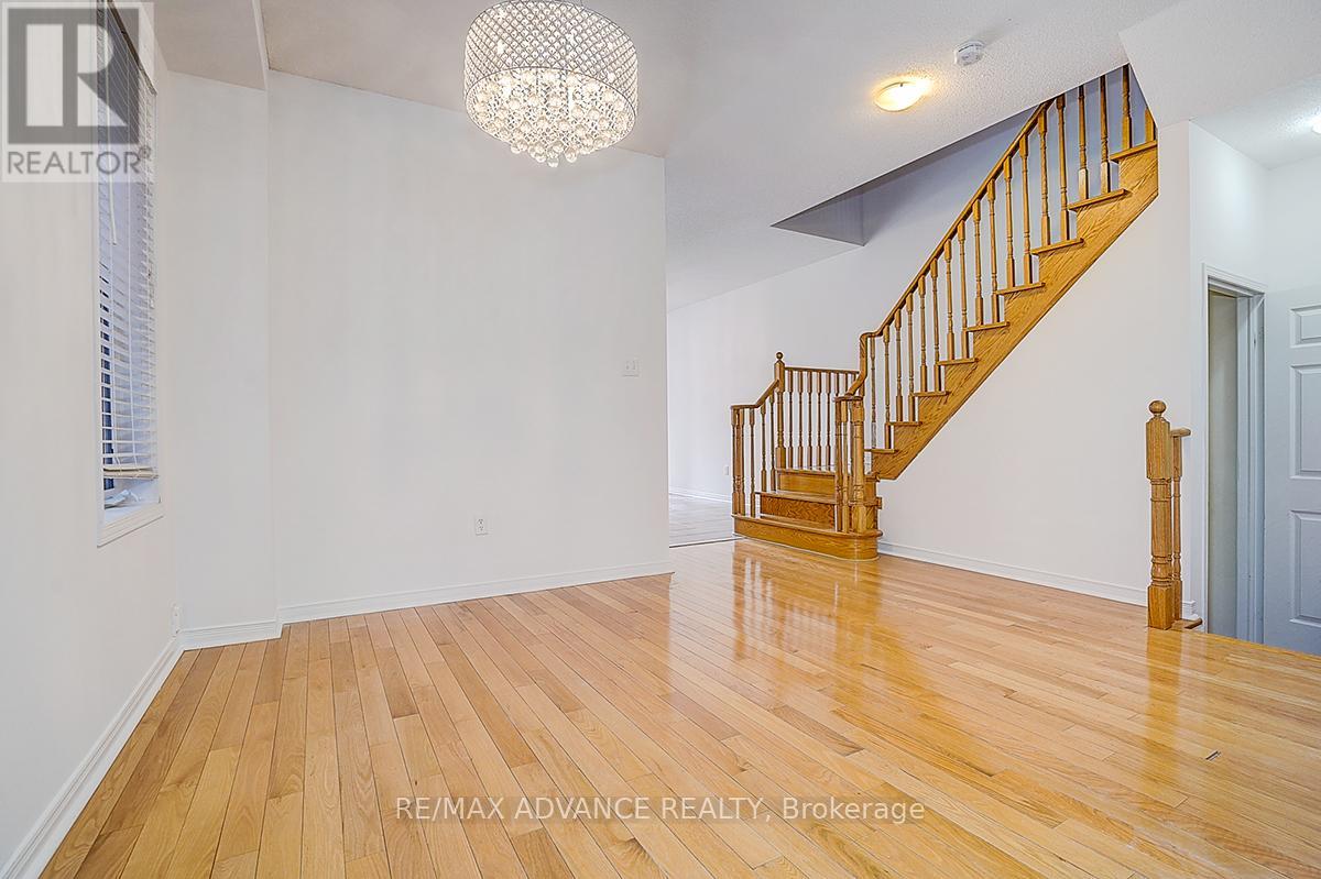 137 Laramie Crescent, Vaughan, Ontario  L6A 0R1 - Photo 6 - N12710262