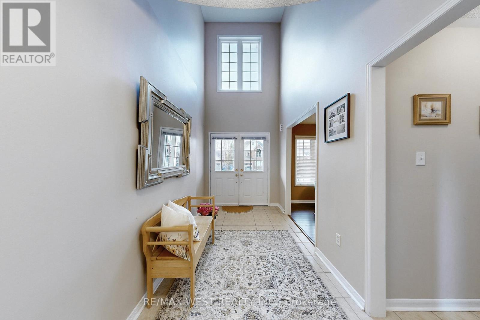 303 King Street E, East Gwillimbury, Ontario  L0G 1M0 - Photo 4 - N12977010