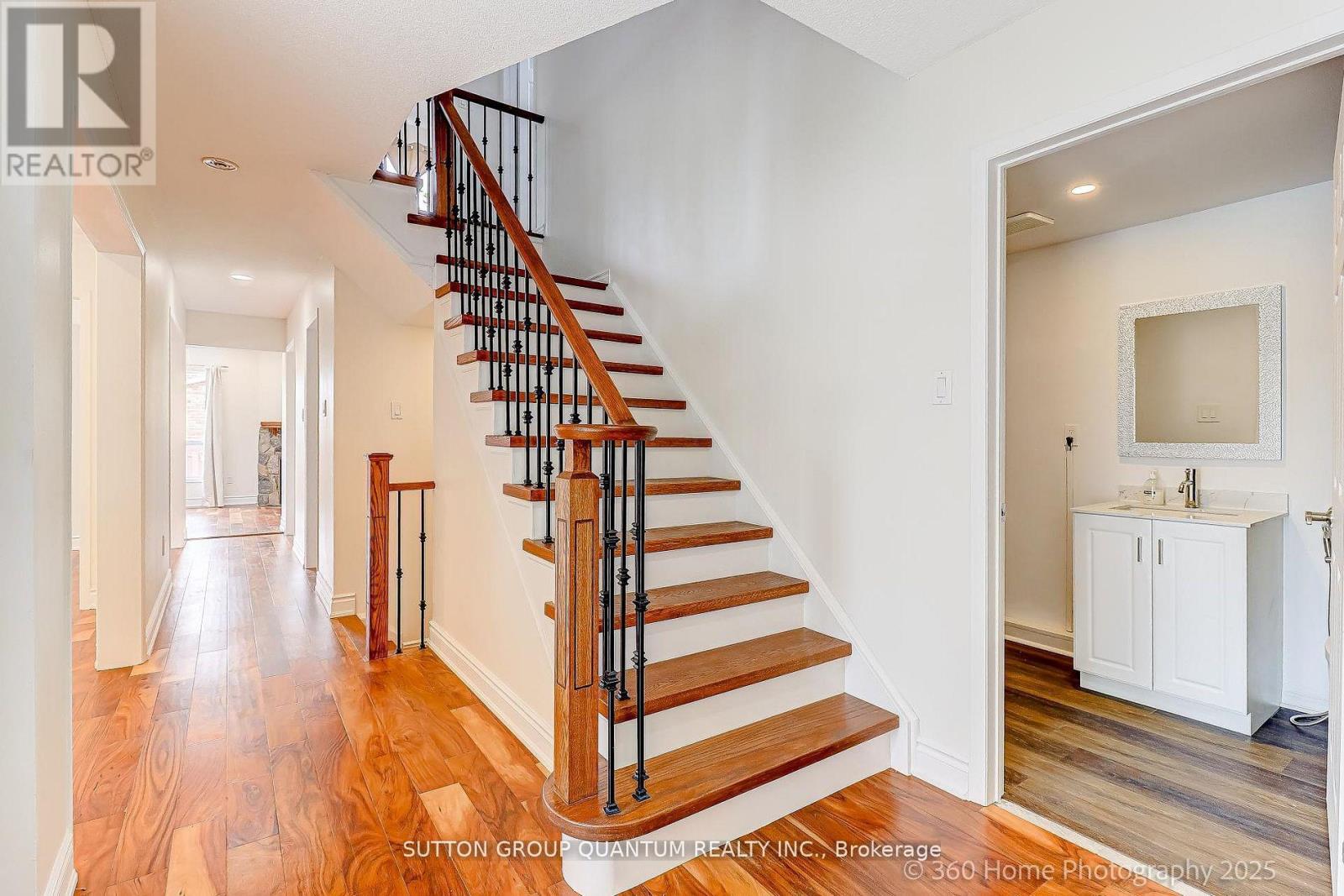 3246 Fanleaf Drive, Mississauga, Ontario  L5N 7C9 - Photo 3 - W13024528