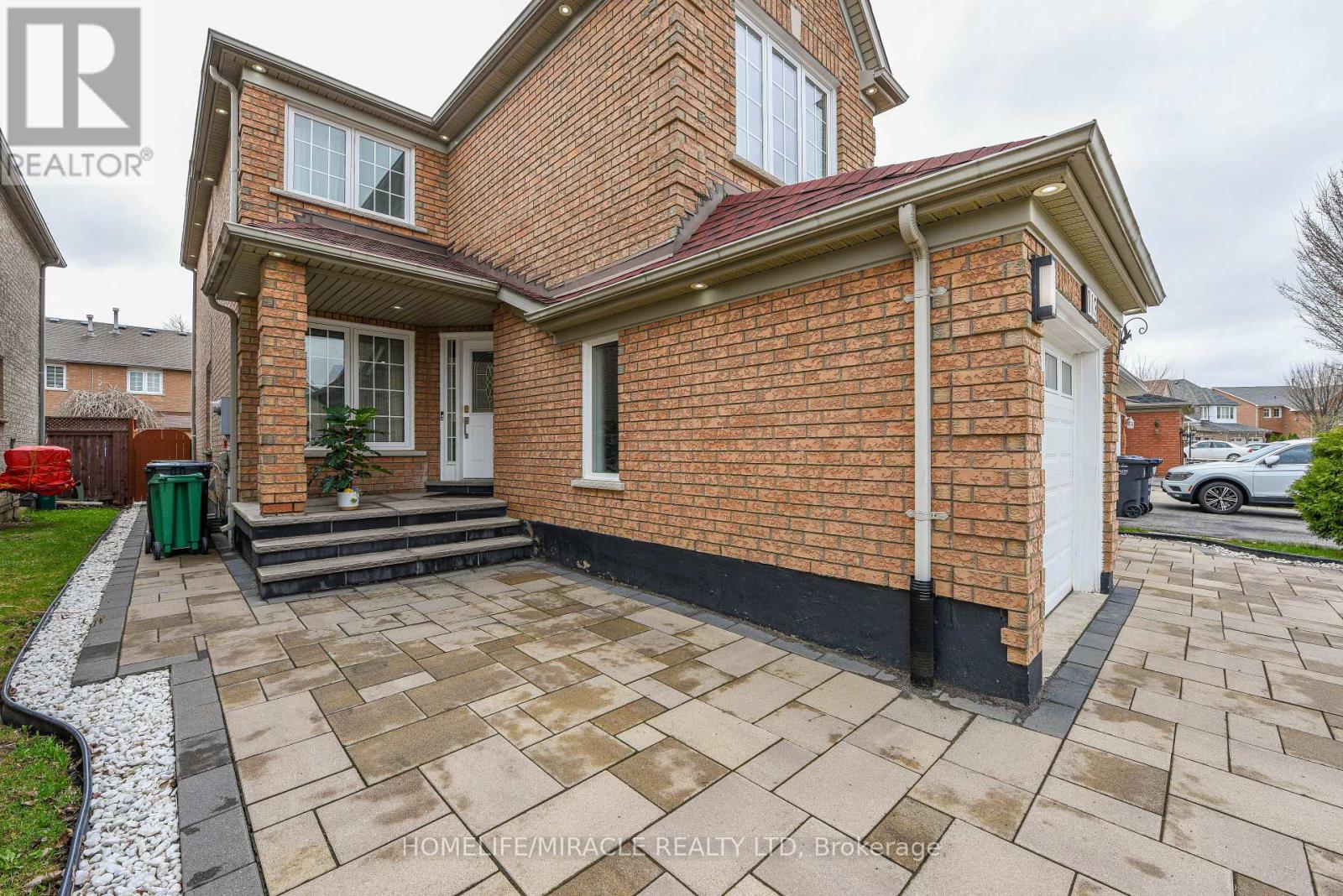 113 Seclusion Crescent, Brampton, Ontario  L6R 1K8 - Photo 3 - W13024556