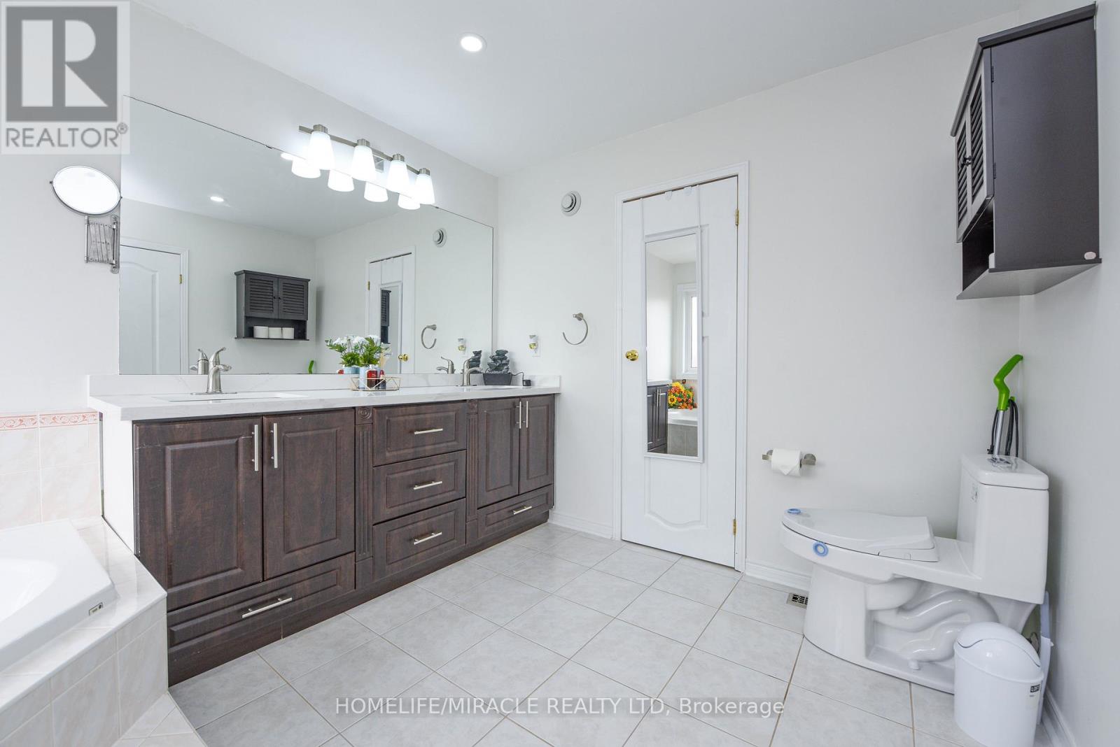 113 Seclusion Crescent, Brampton, Ontario  L6R 1K8 - Photo 36 - W13024556