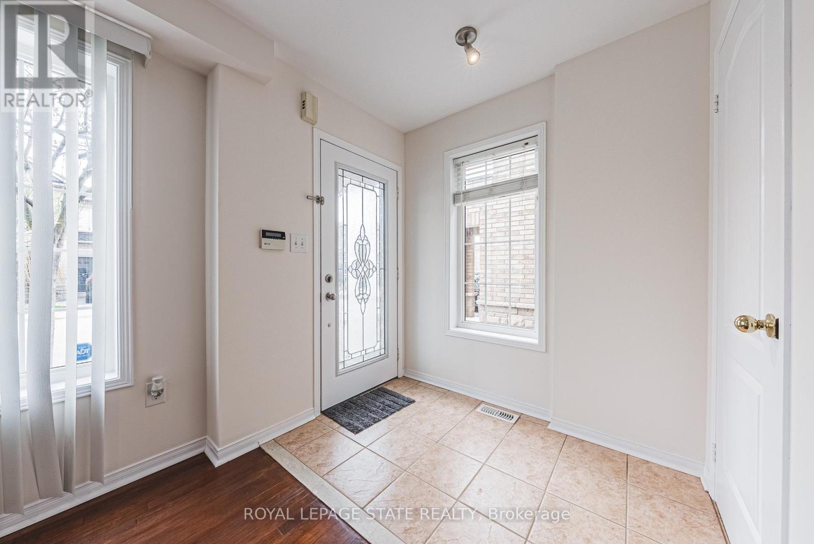 2412 Curtis Road, Burlington, Ontario  L7L 7M3 - Photo 2 - W13024650