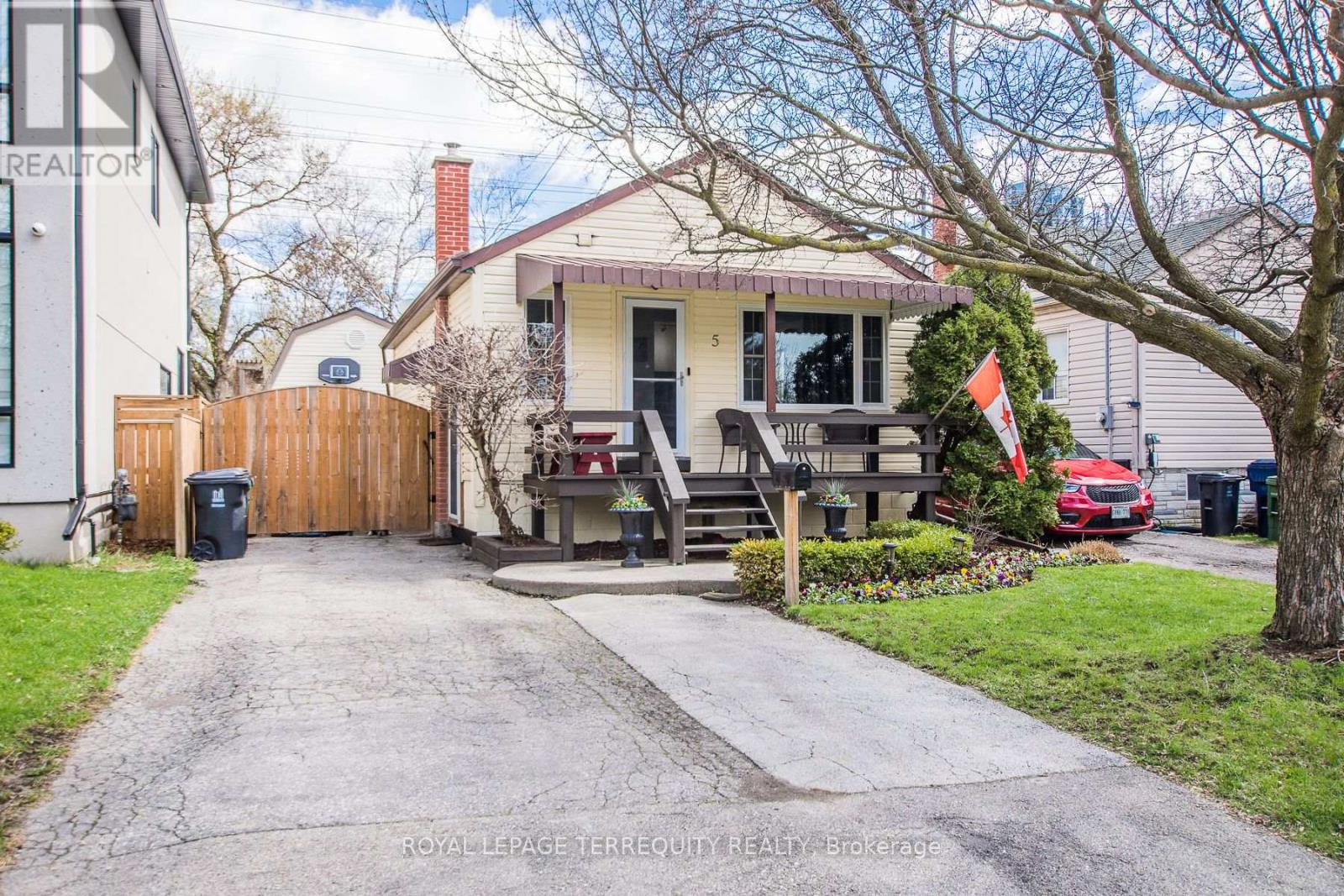 5 ACORN AVENUE, Toronto, Ontario