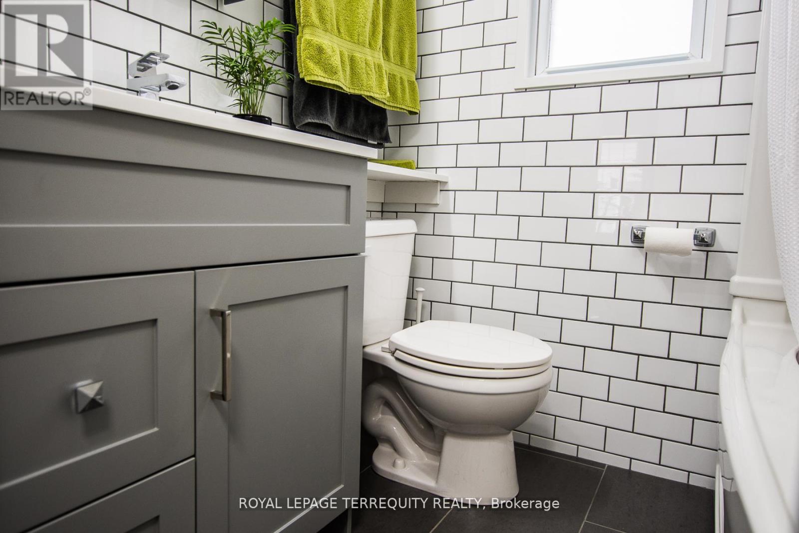 5 Acorn Avenue, Toronto, Ontario  M9B 3P7 - Photo 10 - W13024700