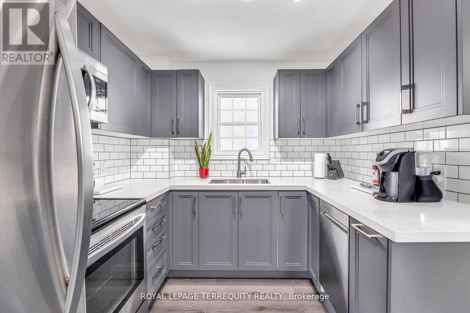 5 Acorn Avenue, Toronto, Ontario  M9B 3P7 - Photo 7 - W13024700