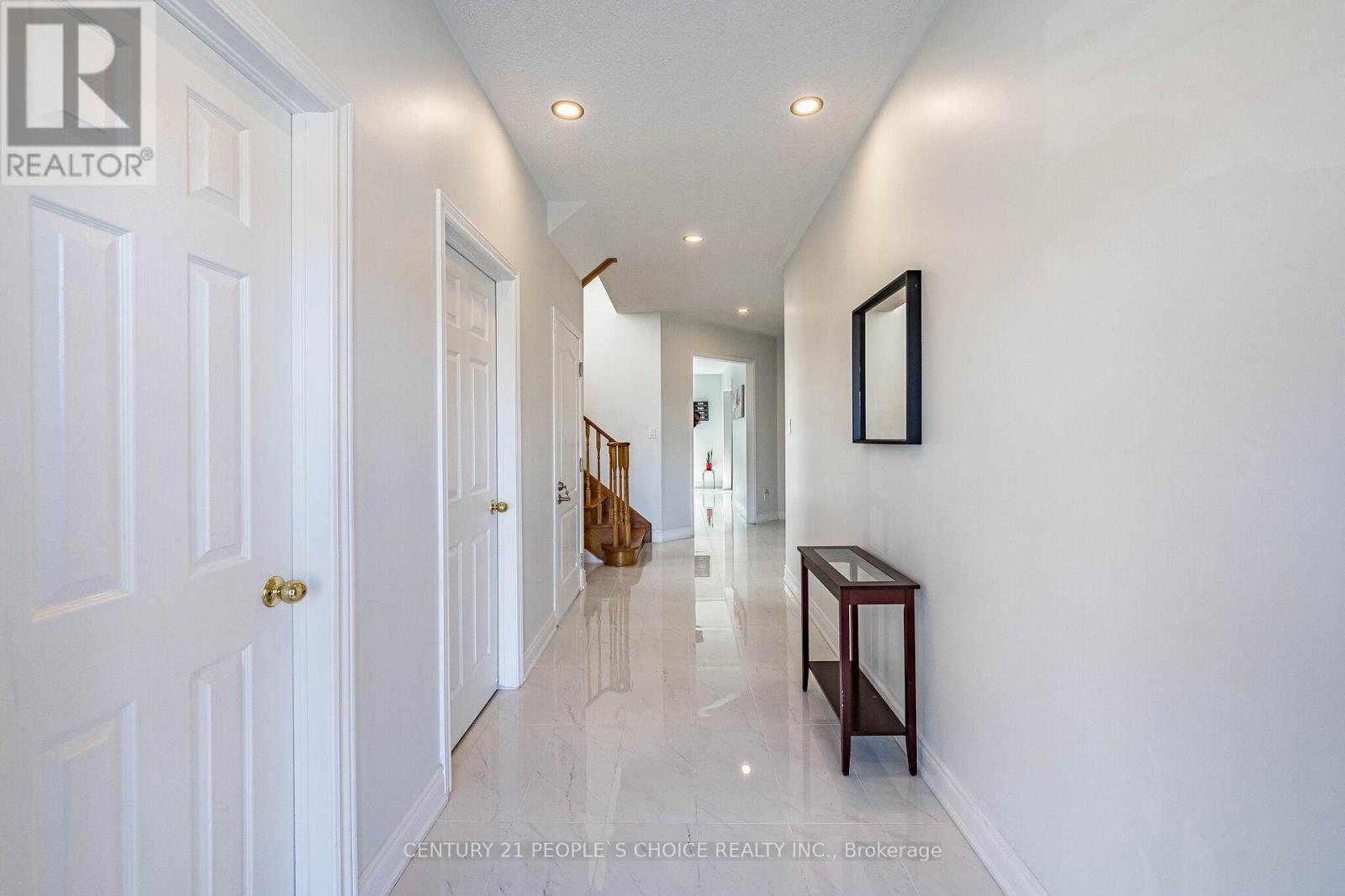 23 Smoothwater Street, Brampton, Ontario  L6R 2G2 - Photo 6 - W13024702