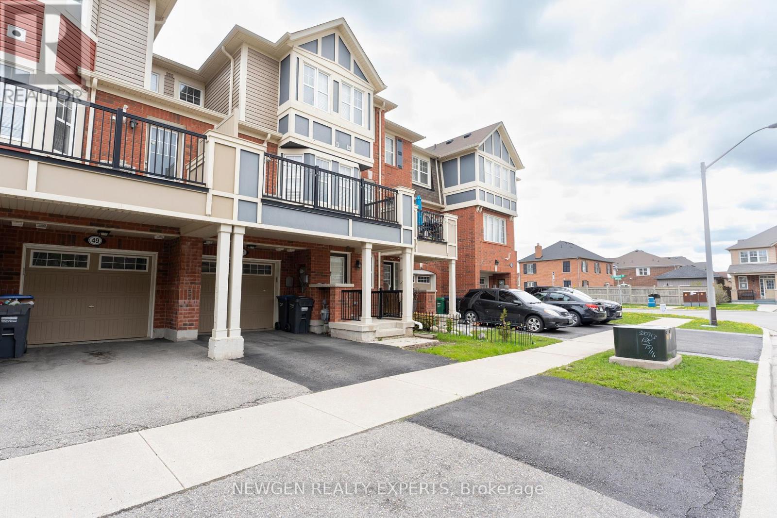 51 Colonel Frank Ching Crescent, Brampton, Ontario  L6Y 5W4 - Photo 3 - W13024740