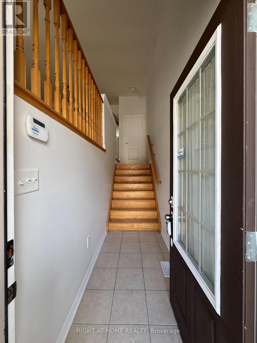 1433 Granrock Crescent, Mississauga, Ontario  L5V 0E1 - Photo 4 - W13024764