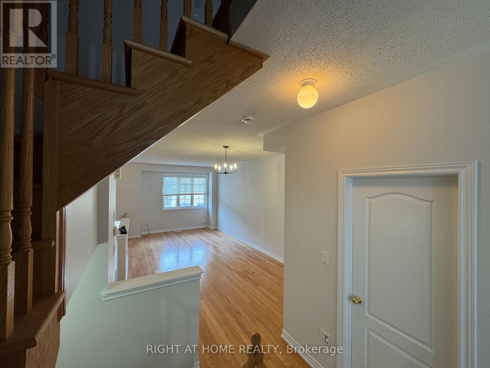 1433 Granrock Crescent, Mississauga, Ontario  L5V 0E1 - Photo 7 - W13024764
