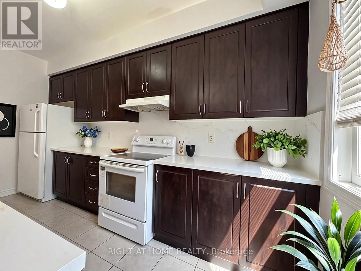 1433 Granrock Crescent, Mississauga, Ontario  L5V 0E1 - Photo 9 - W13024764